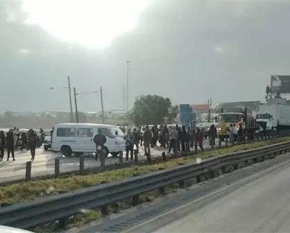 México-Querétaro bloqueada por transportistas HOY 3 de noviembre; exigen la aparición de uno de sus compañeros