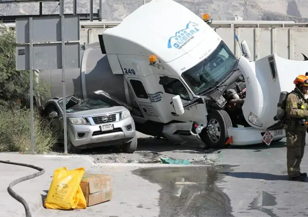 Tren choca contra pipa de gasolina en Santa Catarina