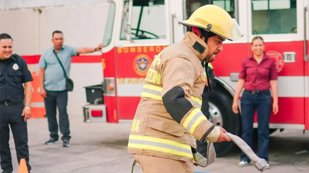 Jesús Nava se une a los bomberos en Santa Catarina y vive un domingo familiar
