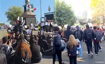 Estudiantes de Uruapan protestan por el homicidio de Carlos Manzo Estudiantes de Uruapan protestan por el homicidio de Carlos Manzo