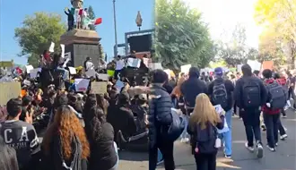 Estudiantes de Uruapan protestan por el homicidio de Carlos Manzo