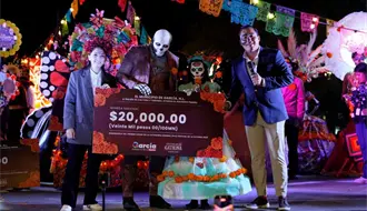 Manuel Guerra Cavazos celebra el éxito del Festival de la Catrina en García