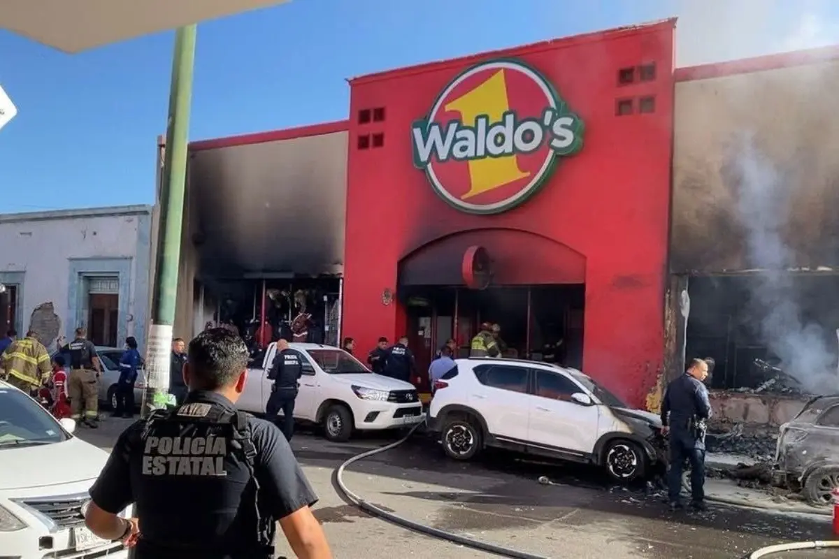 Incendio en tienda Waldo´s Foto: X(Twitter) @SonoraSeguridad