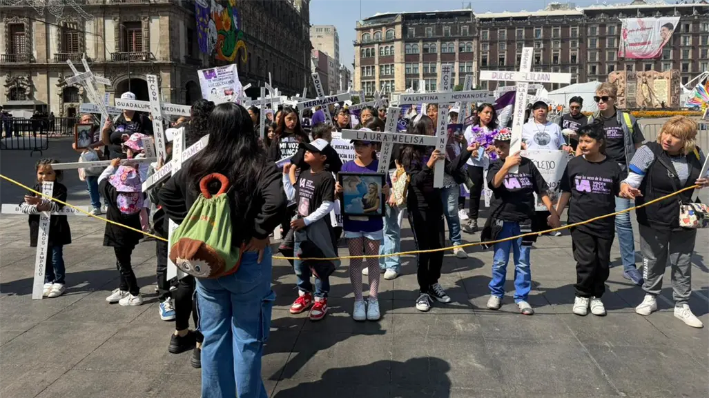 VIDEO | "Día de Muertas": familias marchan en CDMX para exigir justicia por víctimas de feminicidio
