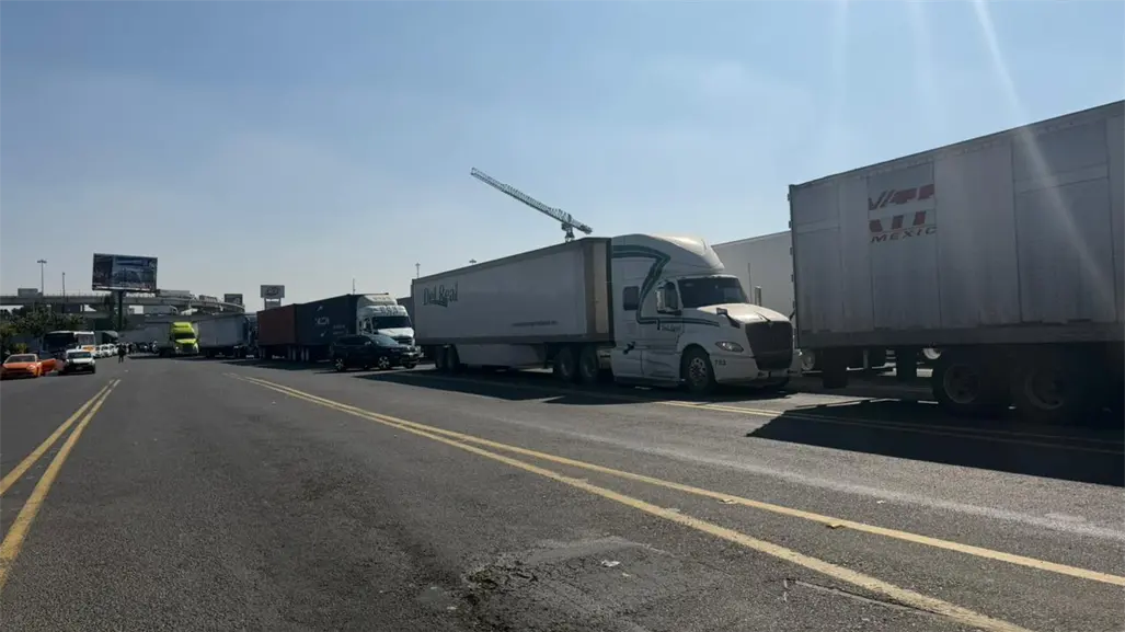 Transportistas levantan bloqueo en la México–Querétaro tras nueve horas de manifestación