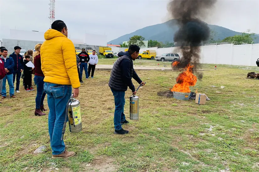 Capacitación de Protección Civil dirigida a los operadores de establecimientos dedicados a la venta de pirotecnia. Foto: Victoria Jiménez