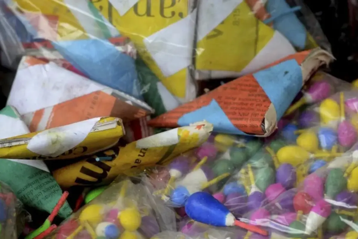 Compra pirotecnia en establecimientos autorizados y prevé accidentes. Foto: Victoria Jiménez