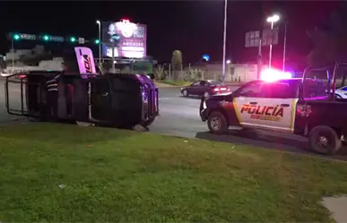 VIDEO | Vuelca patrulla de la Policía Preventiva en el cruce de Bulevar Colosio y Jesús García