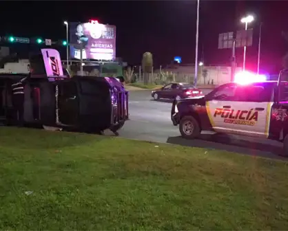 VIDEO | Vuelca patrulla de la Policía Preventiva en el cruce de Bulevar Colosio y Jesús García