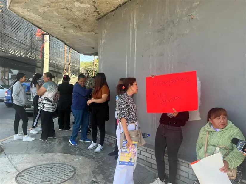 imagen recuadro Familias afectadas protestan por la falta de respuesta de aseguradoras, acusándolas de doble moral y dilación en los procesos judiciales. Foto: Yarince Torres