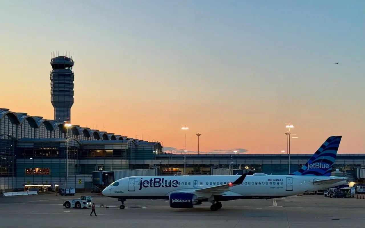 Aeropuerto Ronald Reagan y avión. Foto: X (@Reagan_Airport)