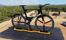 Así luce la bicicleta más grande del mundo en La Paz, inspirada en el ciclista mexicano Isaac del Toro