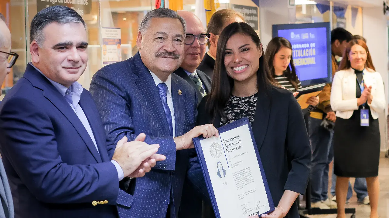 Los interesados podrán obtener su título y certificado de estudios en un plazo aproximado de 20 días hábiles. Foto: UANL.