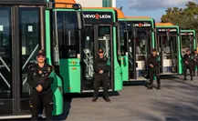 Samuel García entrega 16 nuevas unidades de la ruta 222 que ayudarán a cuatro municipios metropolitanos Samuel García entrega 16 nuevas unidades de la ruta 222 que ayudarán a cuatro municipios metropolitanos