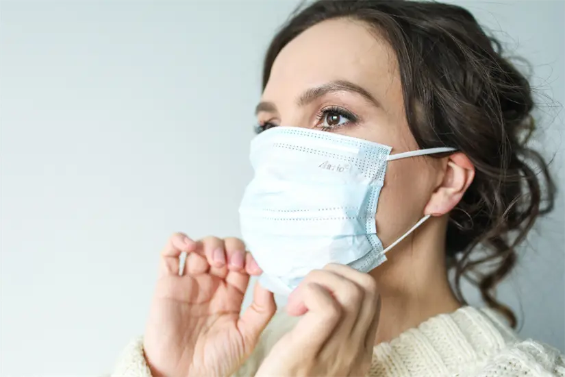 La caída de las temperaturas en noviembre aumenta el riesgo de infecciones respiratorias, por lo que es crucial estar preparado. Foto: Canva