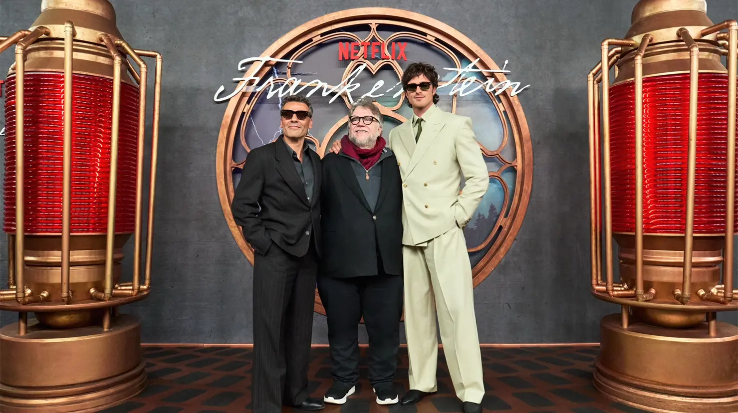 Guillermo del Toro presenta en CDMX “Frankenstein” acompañado de Oscar Isaac y Jacob Elordi. Foto: Cortesía Netflix