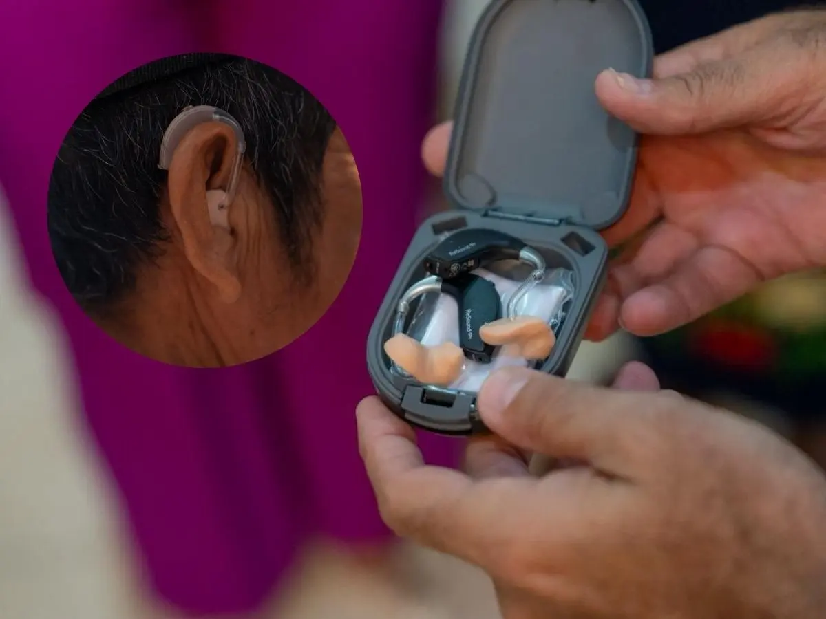 Cientos de yucatecos volvieron a oír gracias a la entrega de aparatos auditivos que se realizó en la Jornada Nacional Auditiva que fue impulsada por las autoridades federales y estatales.- Fuente DIF Yucatán