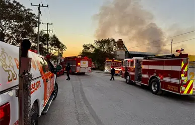 VIDEO | Incendio consume parte de una empresa en el Parque Industrial de Escobedo