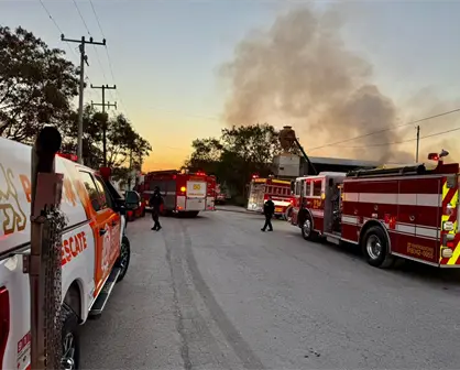 VIDEO | Incendio consume parte de una empresa en el Parque Industrial de Escobedo 