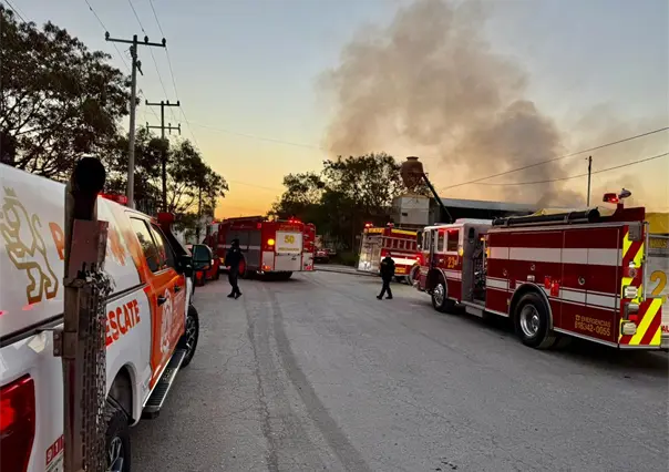 VIDEO | Incendio consume parte de una empresa en el Parque Industrial de Escobedo 