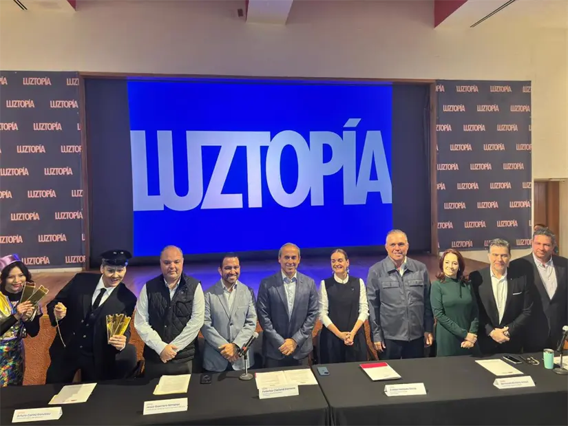 imagen recuadro Ven a vivir la experiencia única de Luztopía 2025 en Parque Fundidora donde el Expreso Polo Norte te espera con magia. Foto: Luztopía