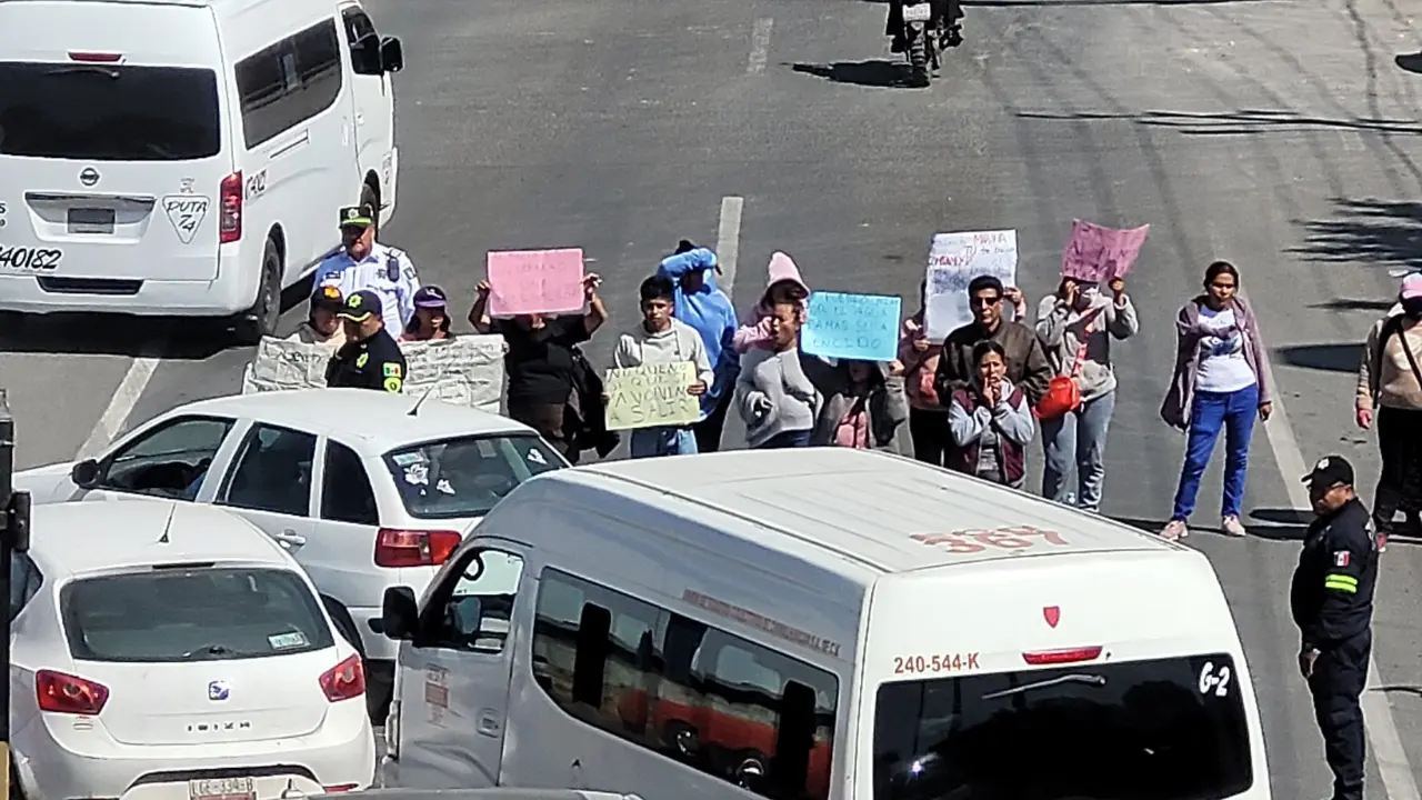 Bloqueo vial en Edomex. | Foto: X (@eduardomx78)