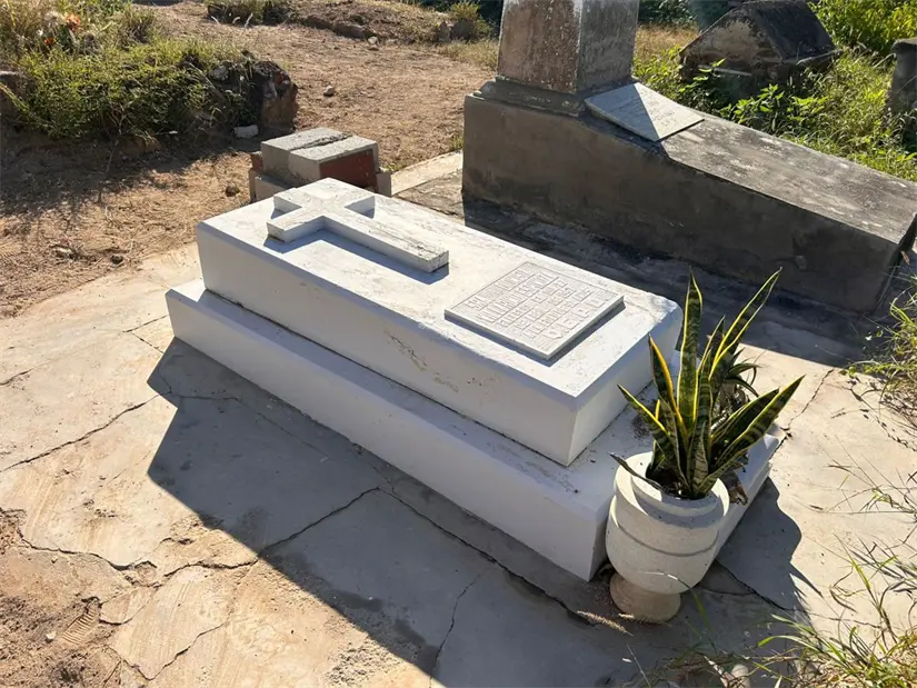 Tumba de Dionisia Villarino. Foto: Ivette Pérez / POSTA Baja California Sur.