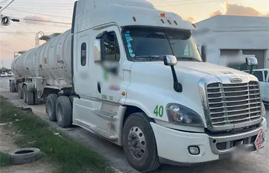 Detienen en Sabinas Hidalgo, Nuevo León a chofer con 62 mil litros de hidrocarburo tras operativo de la FGR