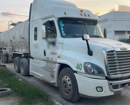 Detienen en Sabinas Hidalgo, Nuevo León a chofer con 62 mil litros de hidrocarburo tras operativo de la FGR