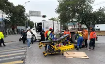 Tráiler da vuelta prohibida y embiste a motociclista en la Cuauhtémoc, CDMX