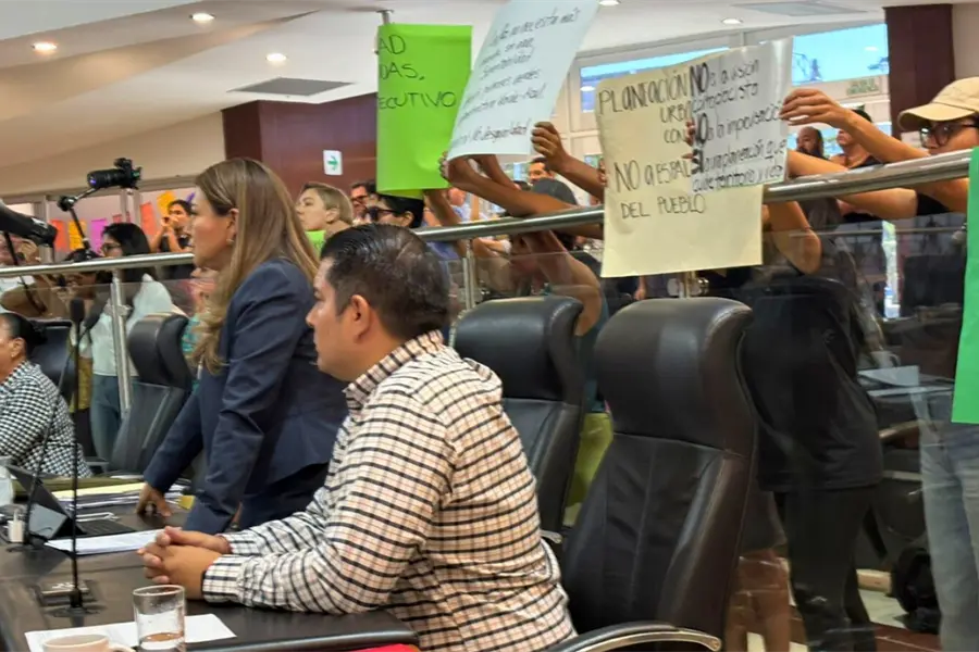 Activistas en BCS rechazan reforma que da poder al Gobernador sobre el uso de suelo