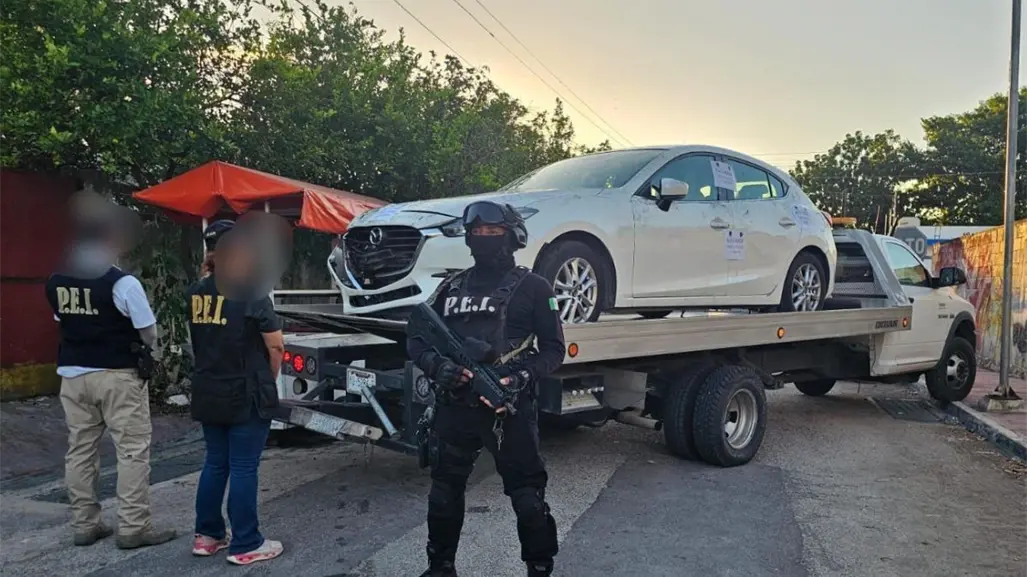 Hallan auto involucrado en accidente en Mérida que dejó dos lesionados, uno de ellos en estado crítico