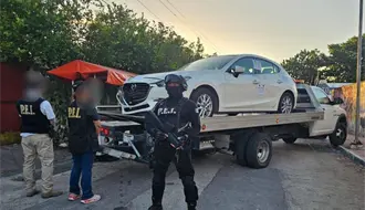 Hallan auto involucrado en accidente en Mérida que dejó dos lesionados, uno de ellos en estado crítico