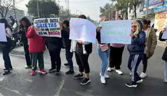 VIDEO | Padres bloquean Rojo Gómez por presuntas grietas en escuela primaria de Iztacalco