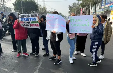 VIDEO | Padres bloquean Rojo Gómez por presuntas grietas en escuela primaria de Iztacalco