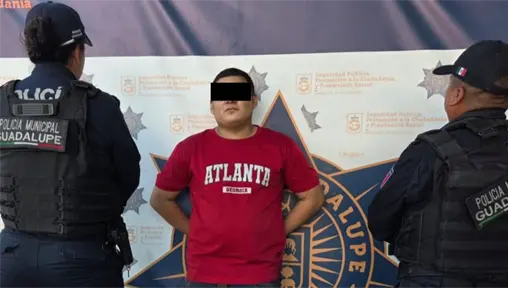 Policía de Guadalupe detiene a sujeto tras quedar atrapado en malla con púas Policía de Guadalupe detiene a sujeto tras quedar atrapado en malla con púas