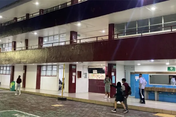 VIDEO | Alumnas de bachillerato en CDMX protagonizan pelea y una queda en silla de ruedas VIDEO | Alumnas de bachillerato en CDMX protagonizan pelea y una queda en silla de ruedas