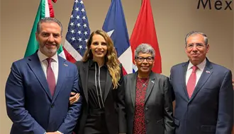 Adrián de la Garza refuerza lazos en Dallas, Texas durante gira de trabajo