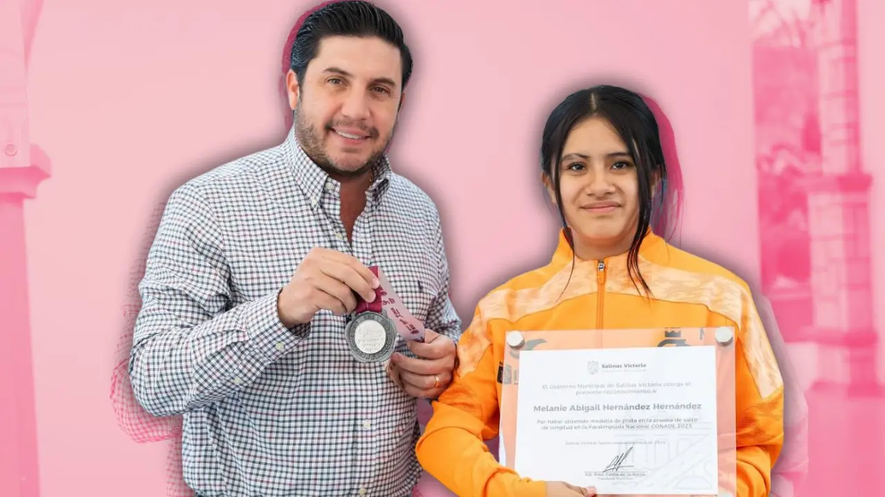 El alcalde de Salinas Victoria junto a la atleta Foto: facebook Salinas Victoria
