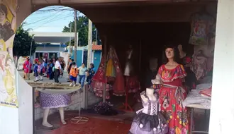 Incendio en un local de venta de ropa en Mérida: autoridades realizan un desalojo preventivo en escuela primaria
