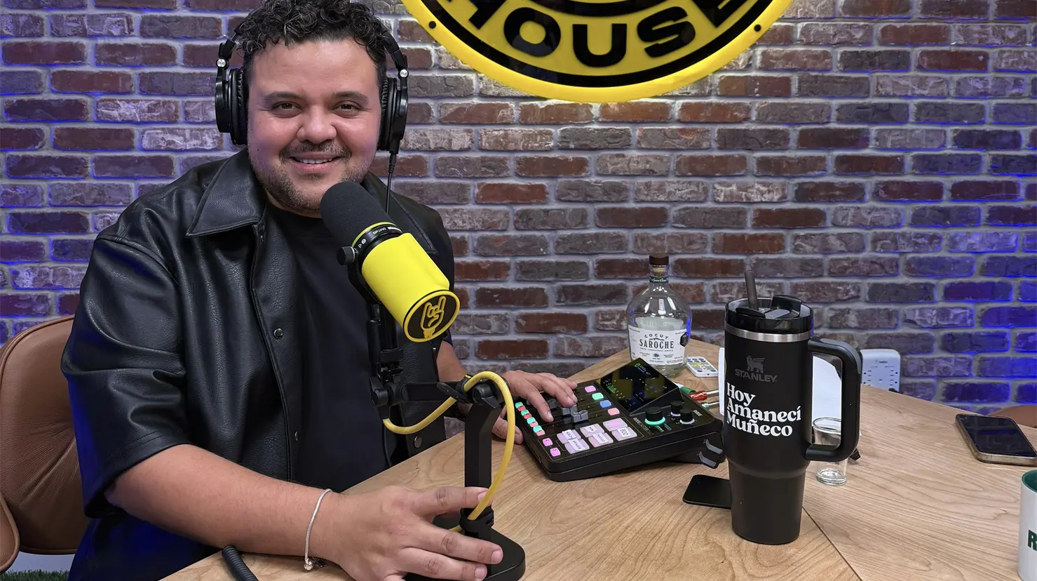 El venezolano ha consolidado su regreso al panorama mediático con una transición exitosa de la radio a las plataformas digitales. Foto: Cortesía