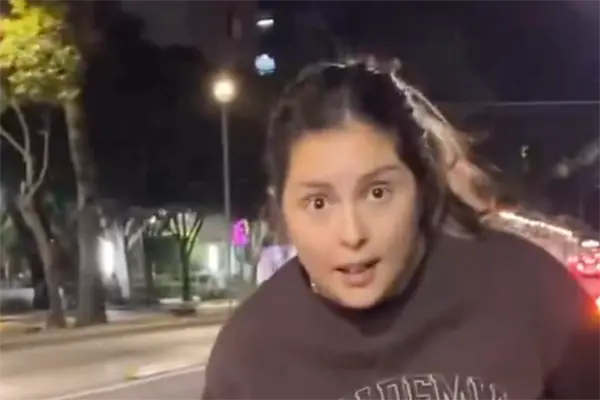 VIDEO | Conductora extranjera invade ciclovía en CDMX y su acompañante agrede a una ciclista