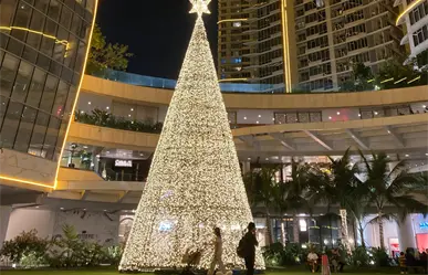 Tradición binacional: Laredo y Monterrey se unen para el encendido del pino 2025