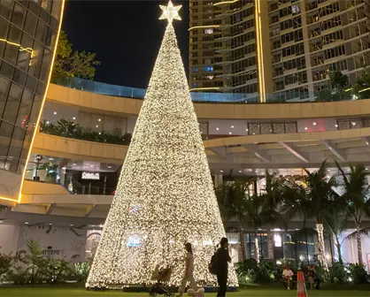 Tradición binacional: Laredo y Monterrey se unen para el encendido del pino 2025