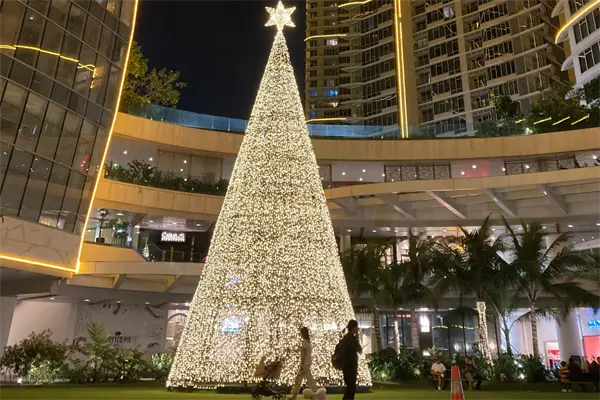 Tradición binacional: Laredo y Monterrey se unen para el encendido del pino 2025