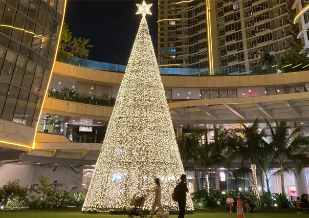 Tradición binacional: Laredo y Monterrey se unen para el encendido del pino 2025