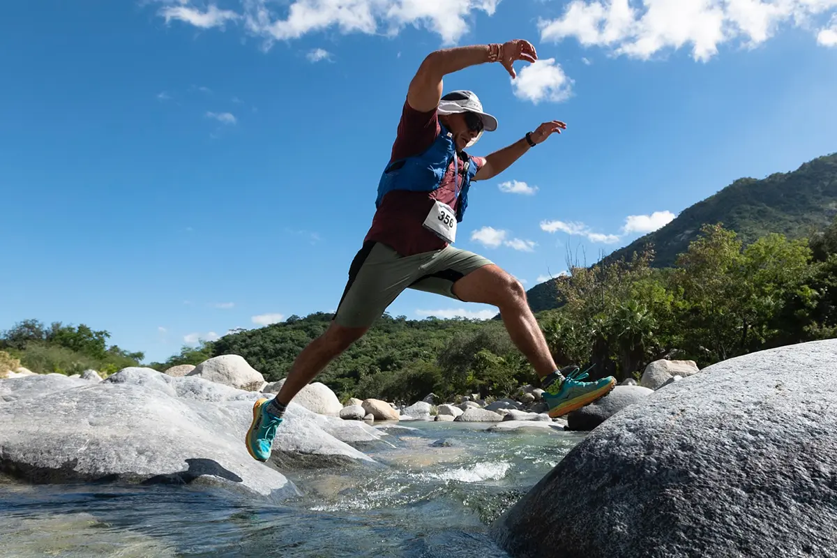 El recorrido en esta carrera es espectacular, entre desierto, arroyos y sierra, para cruzar de la costa del Mar de Cortés al Pacífico. Foto: Facebook de Mar a Mar.