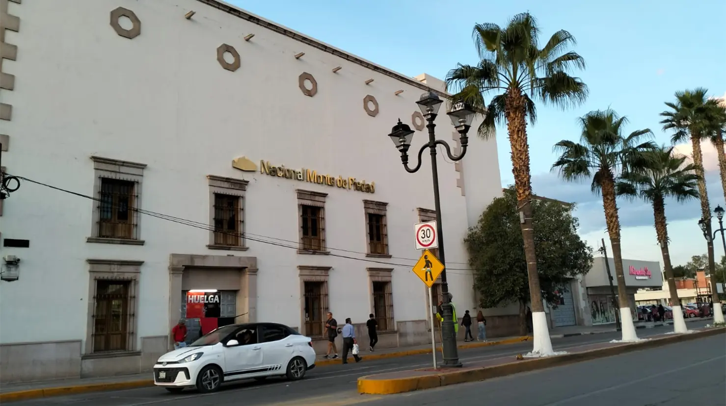 El Nacional Monte de Piedad cumple un mes en huelga. | Foto: Citlalli Zoé Sánchez.