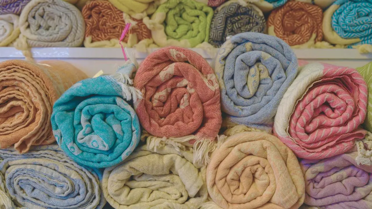 ¡No más frío! Esta tienda del Edomex tiene las mejores ofertas para comprar cobijas baratas. Foto: Canva