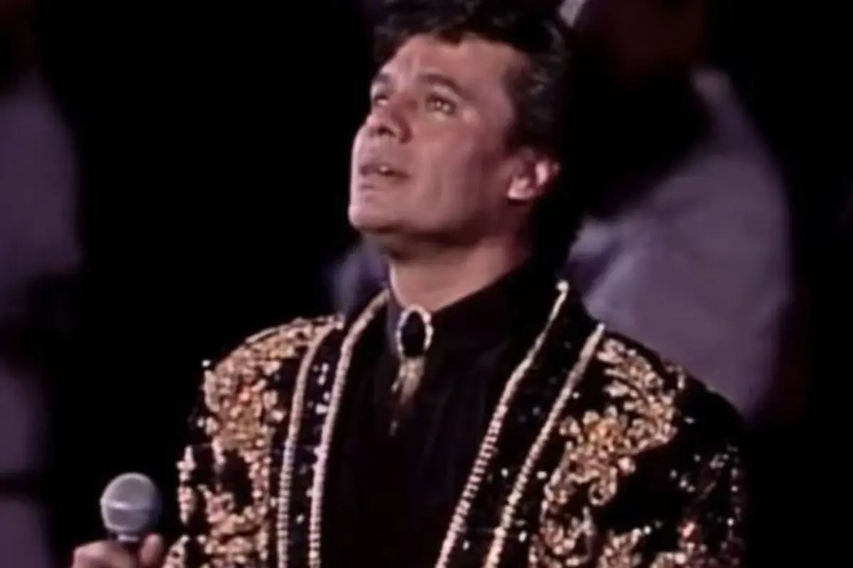 Juan Gabriel: lujo oaxaqueño y orgullo mexicano en Bellas Artes (Foto: Youtube, Juan Gabriel / Canva)